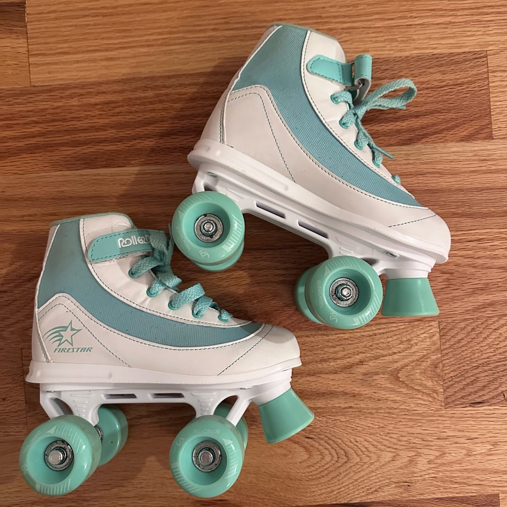 girls size 3 Roller Derby Firestar Quad Roller skates